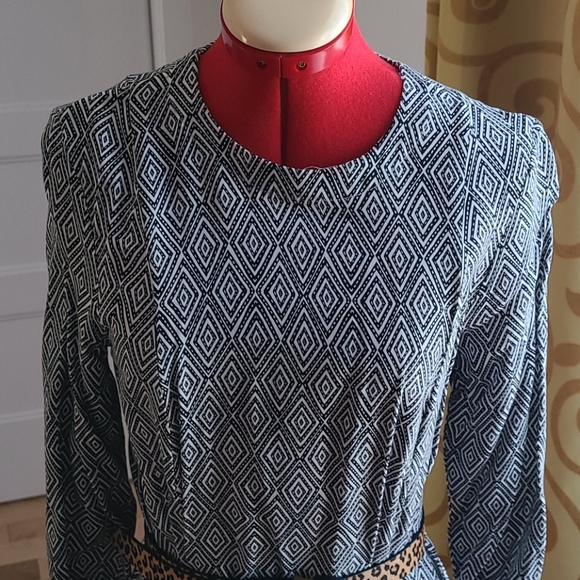 H&M black and white geometric shape dress - Picture 2 of 7